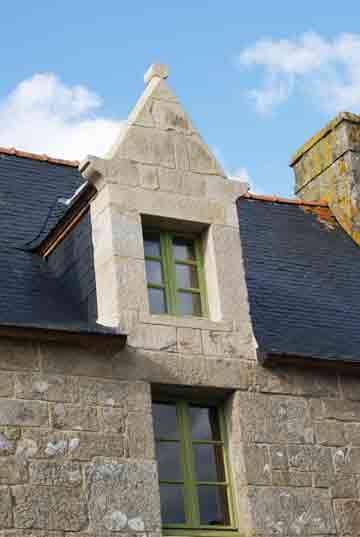 Lucarne à corbelets