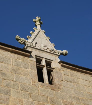 Lucarne gothique ornementée