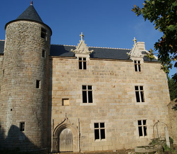 Lucarns gothique ornementée  vue d'ensemble